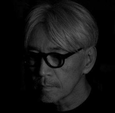 坂本龍一